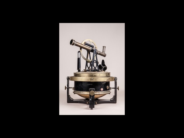 108 Bussola magnetica con teodolite