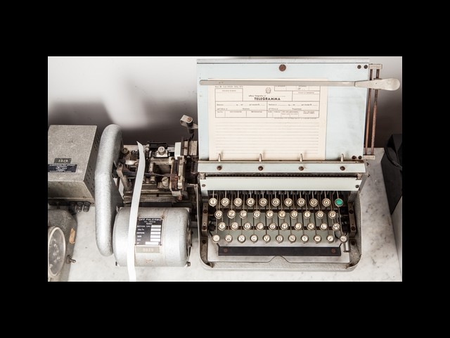 174   - 1 - perforatore di banda per telescrivente