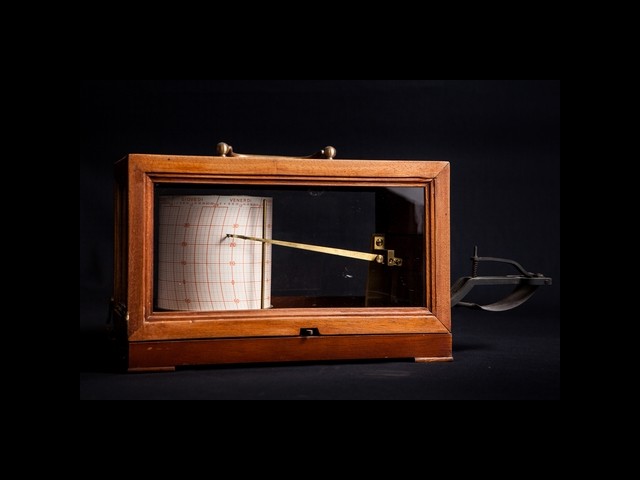 203 - 1 - Termografo con struttura di legno